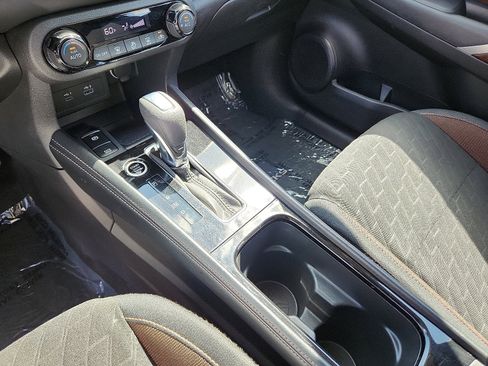 Used 2024 Nissan Kicks SR image 20