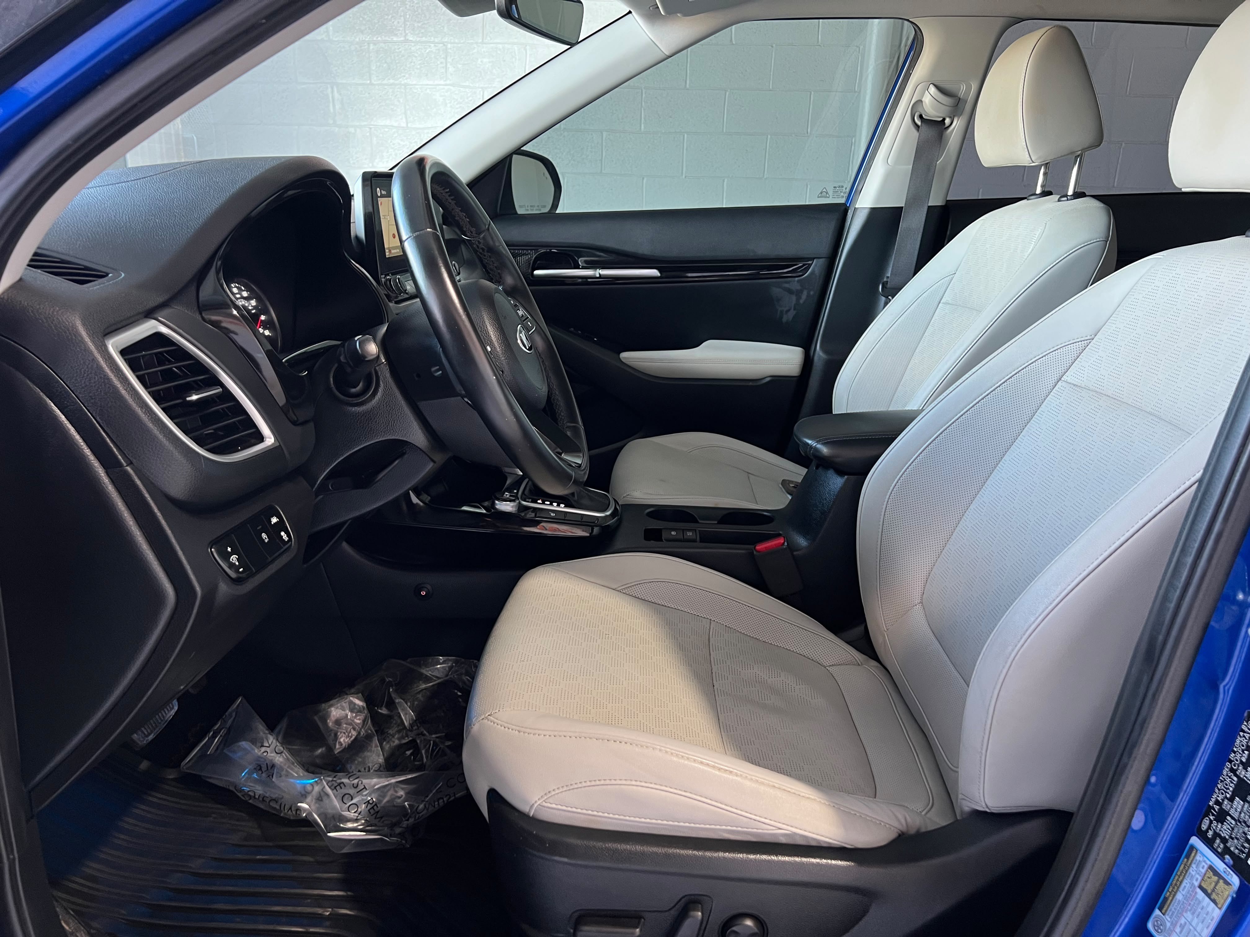 Used 2021 Kia Seltos SX w/ SX Sunroof Package AWD/4WD image 11