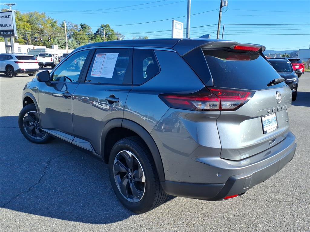 Used 2024 Nissan Rogue SV FWD image 6