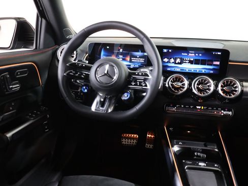 Used 2025 Mercedes-Benz GLB 35 AMG 4MATIC image 50