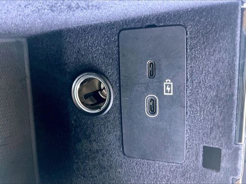 Certified 2025 Volvo XC90 B6 Plus image 33