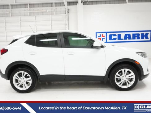 Used 2023 Buick Encore GX Preferred w/ Cold Weather Comfort Package AWD/4WD image 4