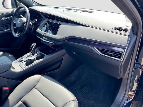 Used 2022 Cadillac XT4 Luxury w/ Cold Weather Package image 33