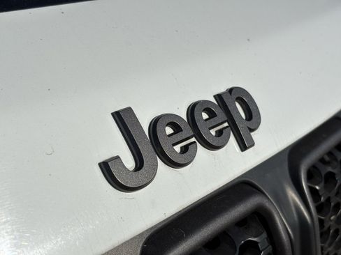 Used 2023 Jeep Compass Trailhawk AWD/4WD image 9