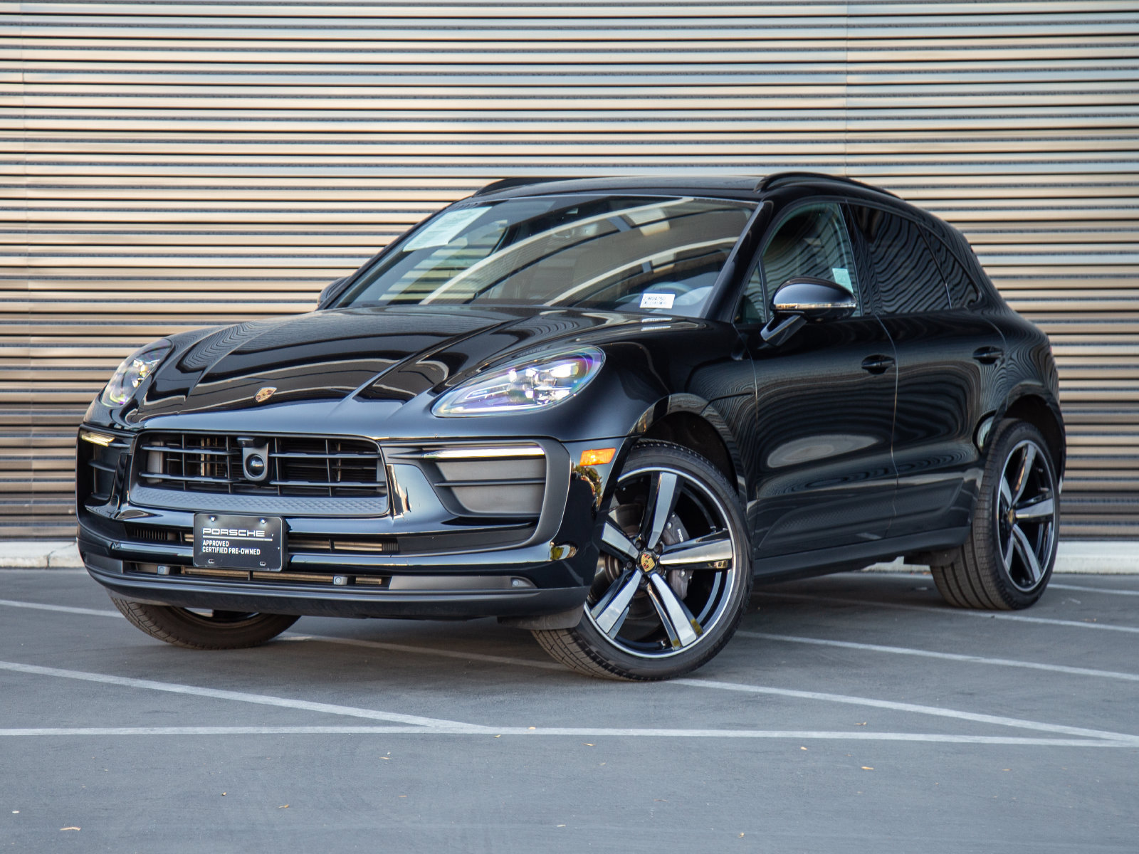 Certified 2026 Porsche Macan AWD/4WD image 1