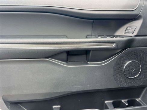 Used 2022 Ford Expedition XLT image 17