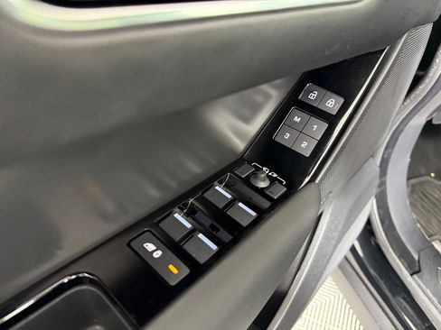 Used 2025 Land Rover Range Rover Velar Dynamic SE AWD/4WD image 11