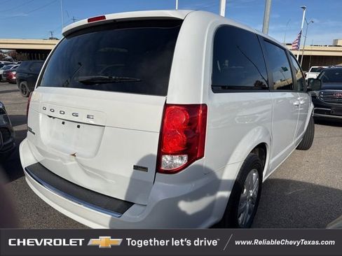 Used 2018 Dodge Grand Caravan SE w/ UConnect Hands-Free Group image 8