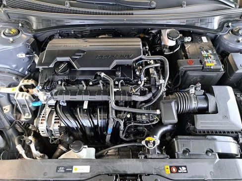 Used 2025 Hyundai Elantra Limited FWD image 26