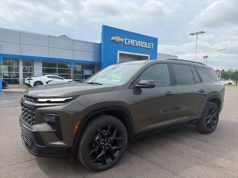 Used 2024 Chevrolet Traverse RS FWD image 1