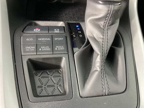 Used 2025 Toyota RAV4 LE AWD/4WD image 21
