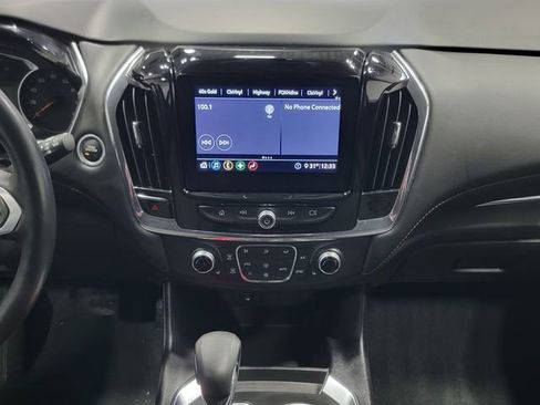 Used 2021 Chevrolet Traverse LT image 19