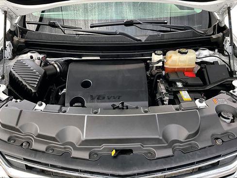 Used 2021 Chevrolet Traverse LT FWD image 32