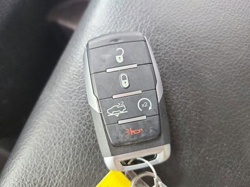 Used 2019 RAM 1500 Laramie AWD/4WD image 32