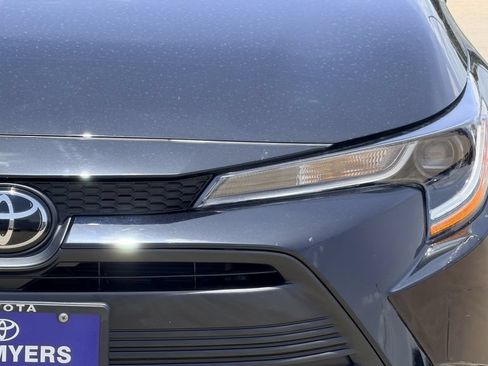 Used 2025 Toyota Corolla LE FWD image 5