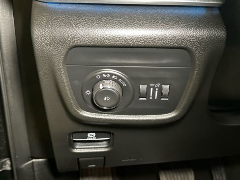 Used 2021 Jeep Grand Cherokee L Overland w/ Luxury Tech Group IV image 26