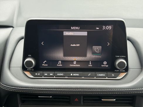 Used 2024 Nissan Rogue SV AWD/4WD image 16