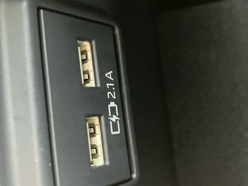 Used 2021 Toyota RAV4 XLE Premium image 29