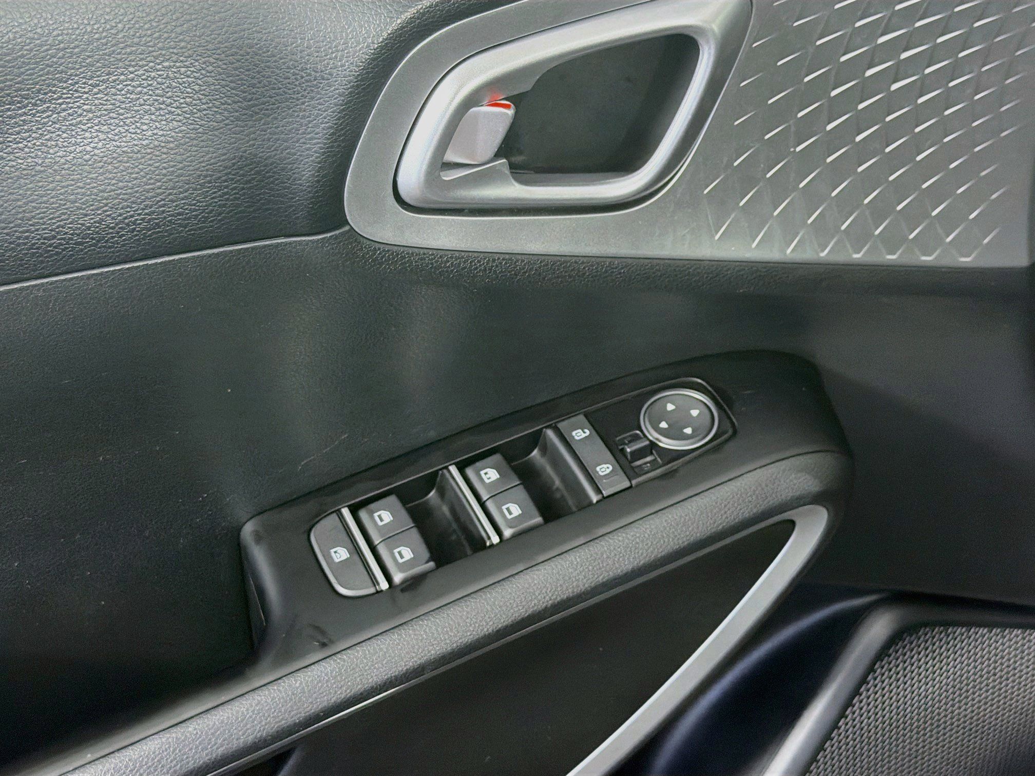 Used 2025 Kia Soul LX w/ LX Technology Package FWD image 15