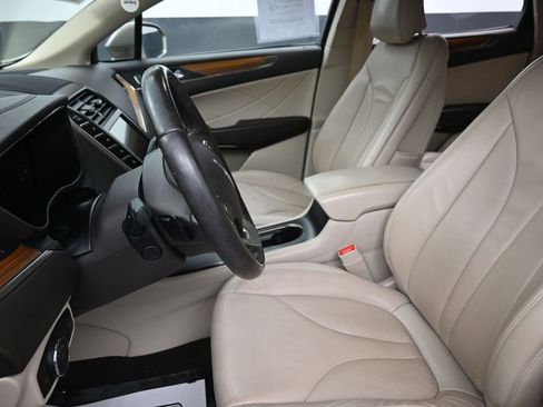 Used 2018 Lincoln MKC Select w/ Select Plus Package AWD/4WD image 25