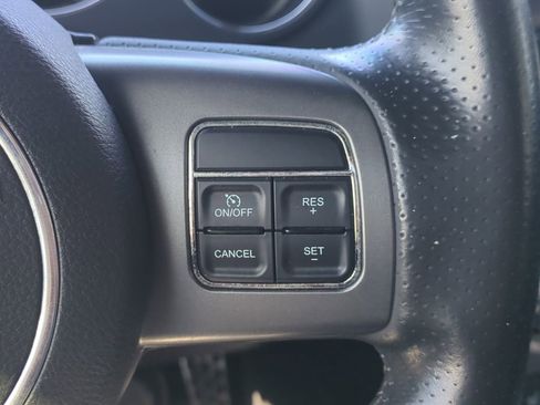 Used 2014 Dodge Challenger R/T image 27