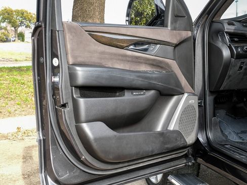 Used 2017 Cadillac Escalade Platinum image 35