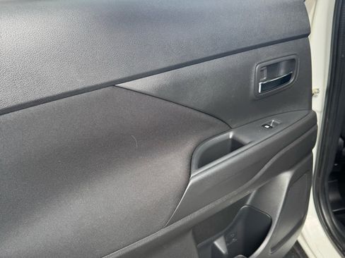 Used 2018 Mitsubishi Outlander ES image 14