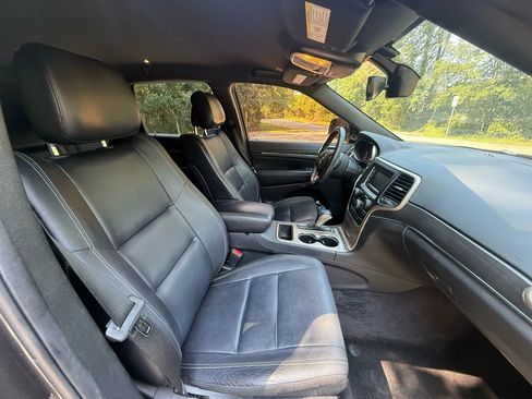 Used 2017 Jeep Grand Cherokee Limited image 13