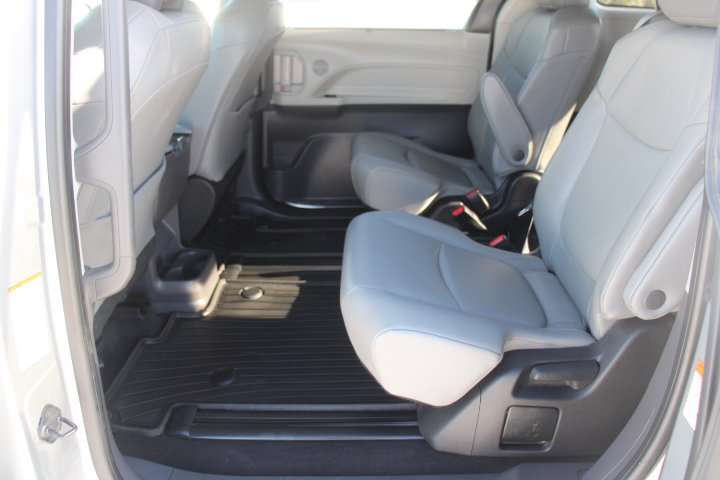 Used 2022 Toyota Sienna XLE FWD image 13