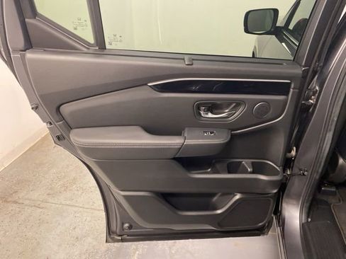 Certified 2025 Honda Pilot Touring image 24