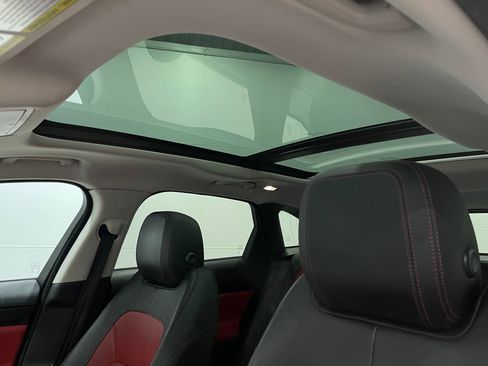 Used 2017 Jaguar F-PACE R-Sport image 12