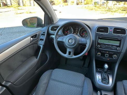 Used 2011 Volkswagen Golf 4-Door image 27