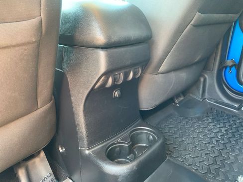 Used 2015 Jeep Wrangler Unlimited Sport w/ Quick Order Package 24S AWD/4WD image 15