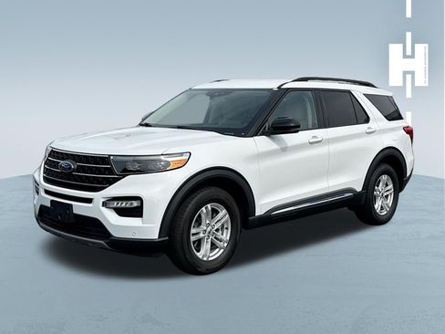 Used 2023 Ford Explorer XLT w/ Equipment Group 202A AWD/4WD image 3