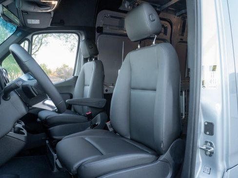 Used 2025 Mercedes-Benz Sprinter 2500 image 13