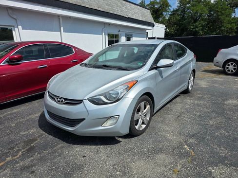 Used 2013 Hyundai Elantra GLS w/ Preferred Pkg FWD image 2