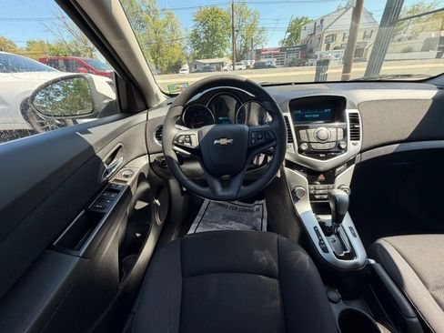 Used 2016 Chevrolet Cruze LT image 16