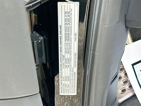 Used 2018 Bentley Bentayga image 35