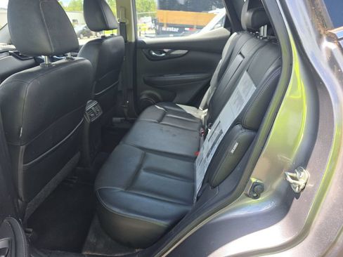Used 2022 Nissan Rogue Sport SL FWD image 3