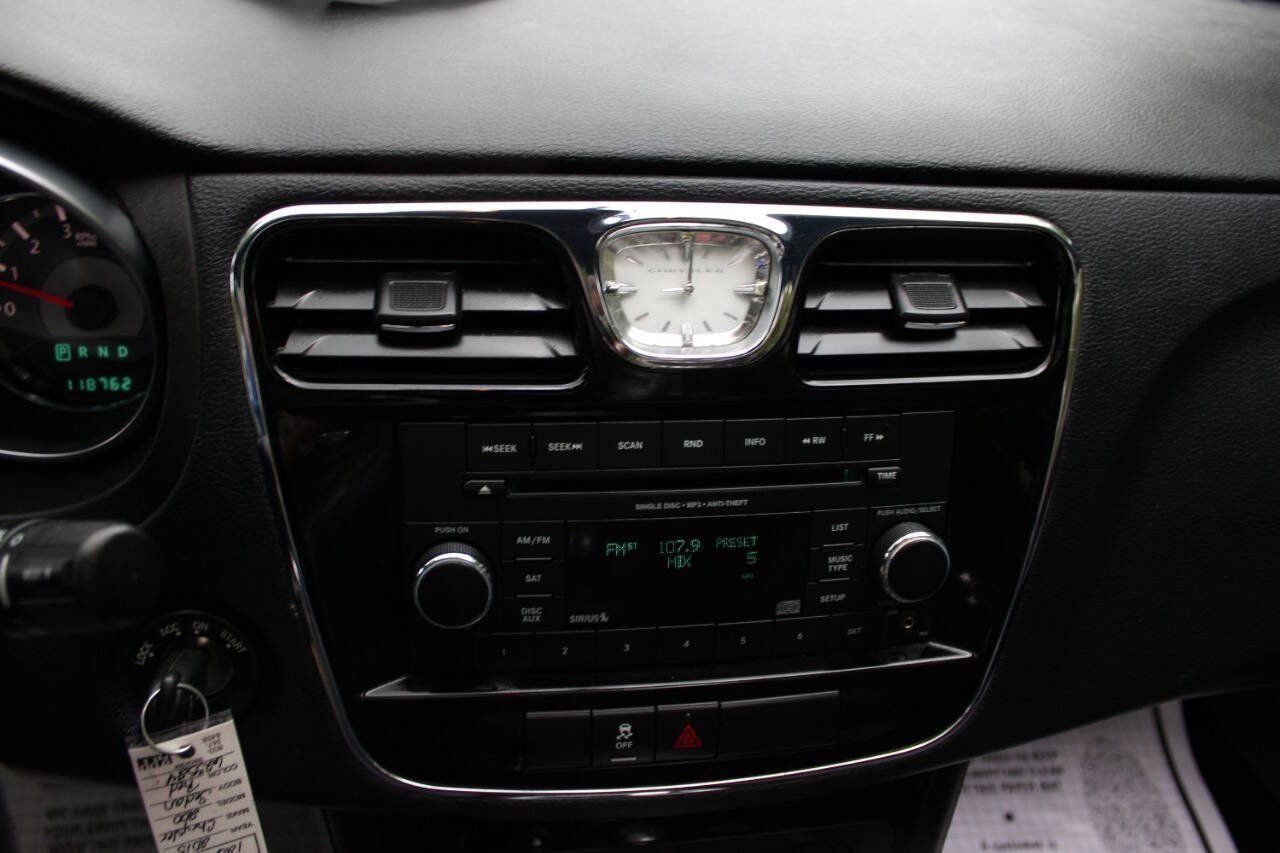Used 2013 Chrysler 200 Touring FWD image 19