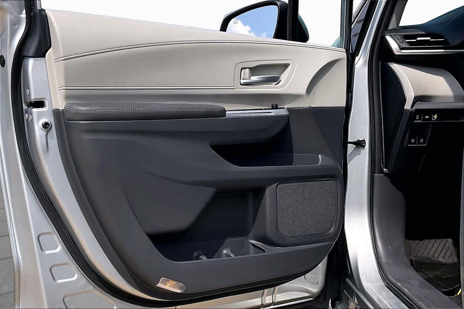 Used 2023 Toyota Sienna XLE FWD image 19