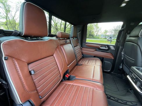 Used 2025 GMC Sierra 2500 Denali Ultimate image 24