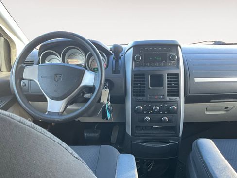 Used 2010 Dodge Grand Caravan SE w/ Popular Equipment Group image 11