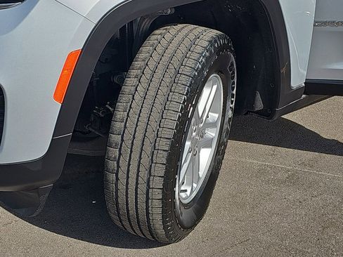 Used 2023 Jeep Grand Cherokee Laredo w/ Luxury Tech Group I image 31