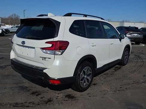 Used 2020 Subaru Forester Premium image 4