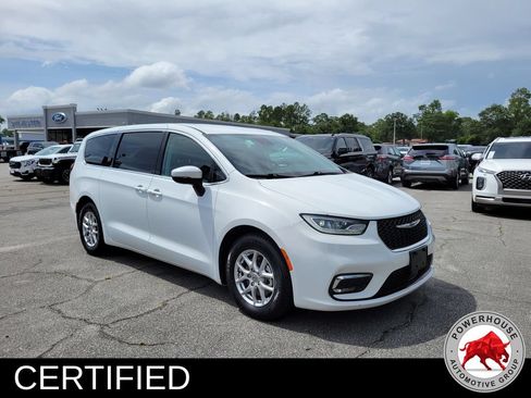 Used 2023 Chrysler Pacifica Touring-L FWD image 8