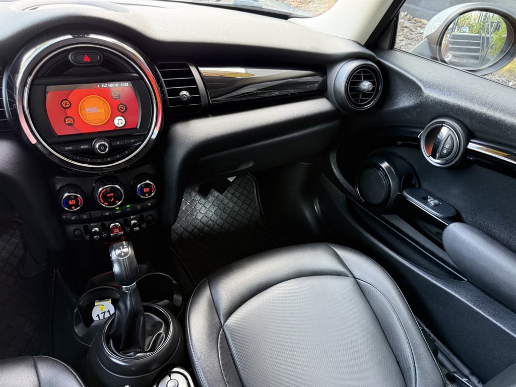 Used 2019 MINI Cooper 2-Door Hardtop FWD image 17