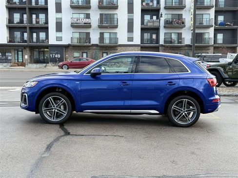 Used 2022 Audi Q5 e Premium w/ Convenience Package image 4