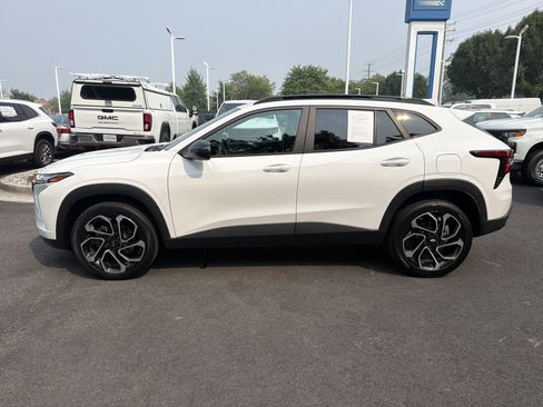 Used 2024 Chevrolet Trax RS FWD image 7