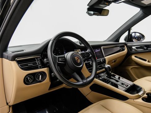 Used 2024 Porsche Macan AWD/4WD image 7